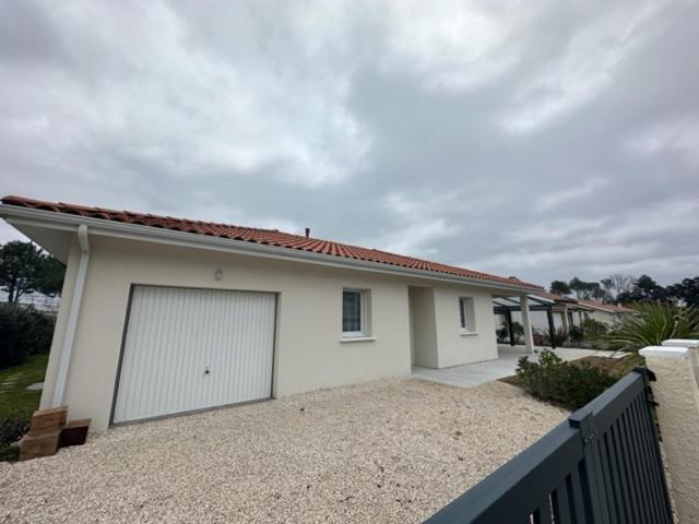 Maison MALOU 3 chambres, moins dd'un kilometre de toutes commodités, pistes cyclables devant l'entrée,a 10km de Bayonne, 6km Capbreton et 3,8km de la plage de Labenne Esterno foto