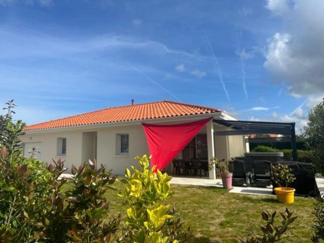 Maison MALOU 3 chambres, moins dd'un kilometre de toutes commodités, pistes cyclables devant l'entrée,a 10km de Bayonne, 6km Capbreton et 3,8km de la plage de Labenne Esterno foto