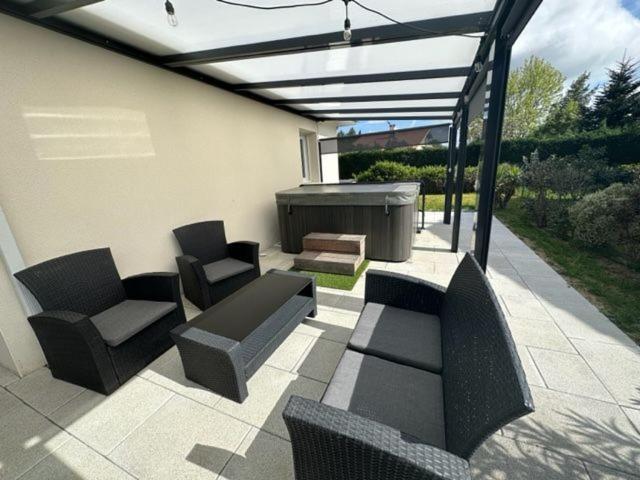 Maison MALOU 3 chambres, moins dd'un kilometre de toutes commodités, pistes cyclables devant l'entrée,a 10km de Bayonne, 6km Capbreton et 3,8km de la plage de Labenne Esterno foto