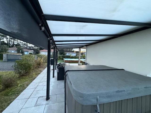 Maison MALOU 3 chambres, moins dd'un kilometre de toutes commodités, pistes cyclables devant l'entrée,a 10km de Bayonne, 6km Capbreton et 3,8km de la plage de Labenne Esterno foto