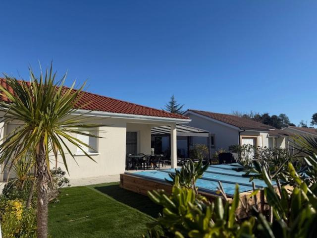 Maison MALOU 3 chambres, moins dd'un kilometre de toutes commodités, pistes cyclables devant l'entrée,a 10km de Bayonne, 6km Capbreton et 3,8km de la plage de Labenne Esterno foto